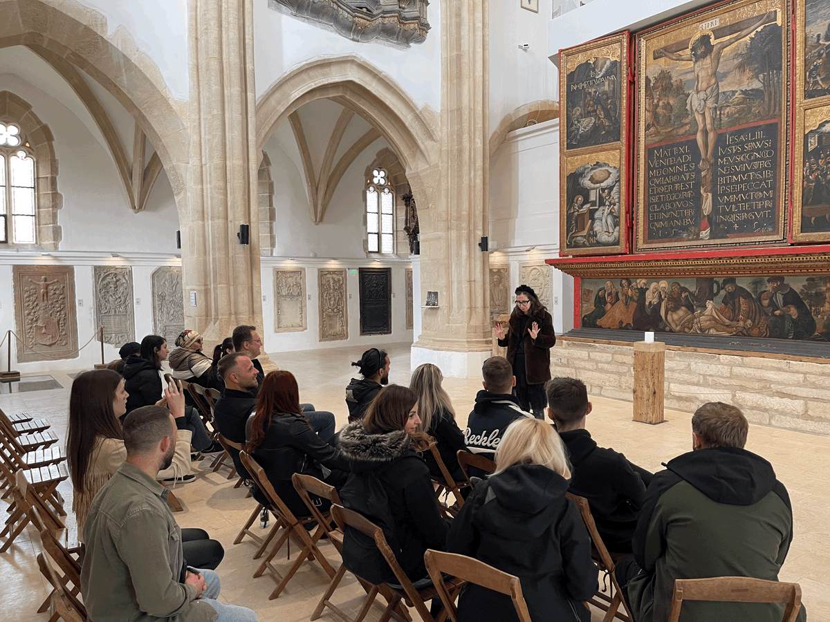 The Avant-Garde Heritage Interpreter